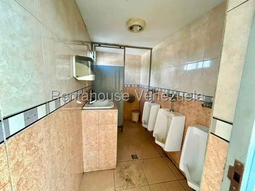 Comercial (Club Campestre) en Venta en Zona Oeste, Lara - 17