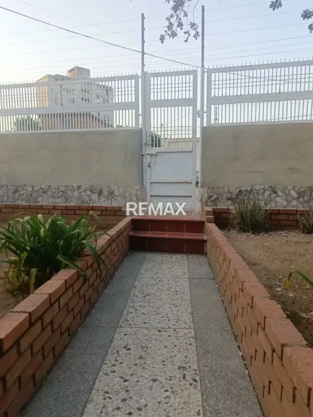 Casa en venta para restaurar con Terreno en el Sector Amparo, Maracaibo - 3