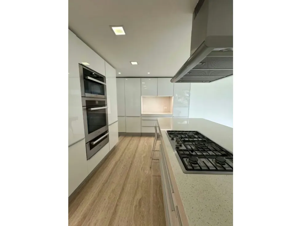 Apartamento en alquiler 131m², campo alegre - 7