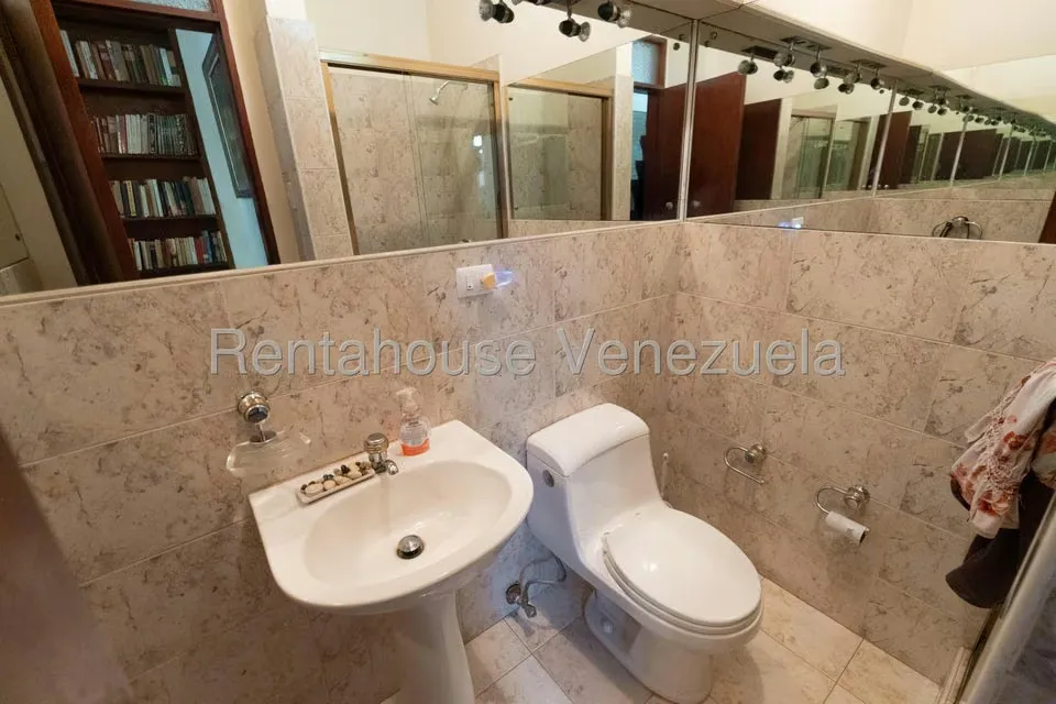 Casa (Duplex) en Venta en El Cafetal, Distrito Metropolitano - 4