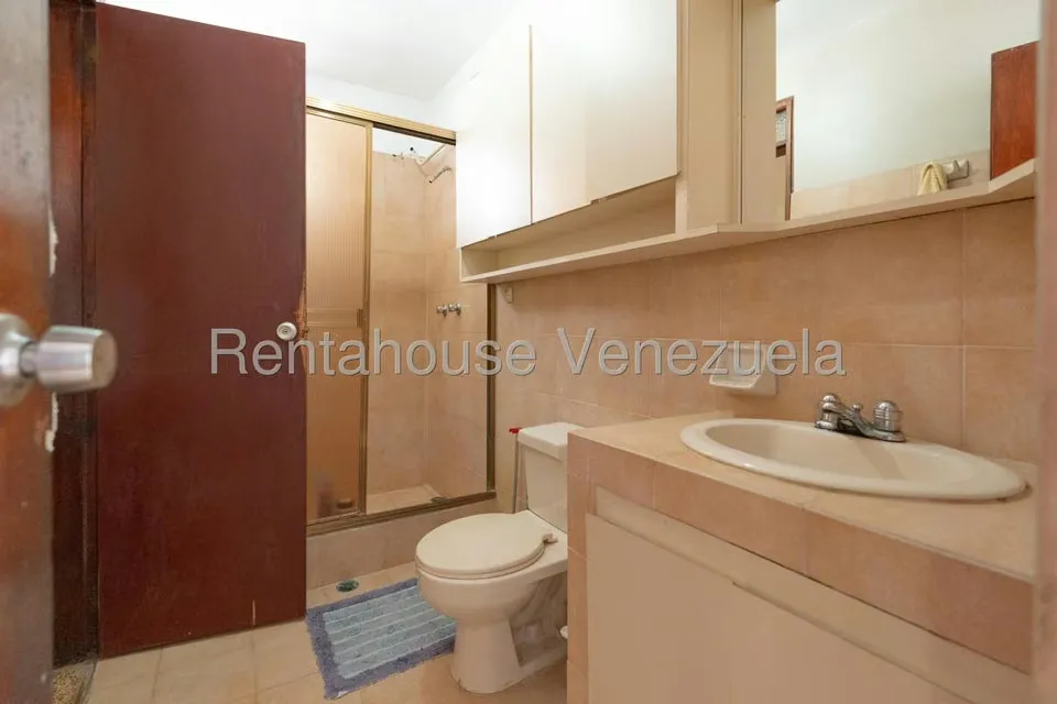 Casa (Duplex) en Venta en El Cafetal, Distrito Metropolitano - 32
