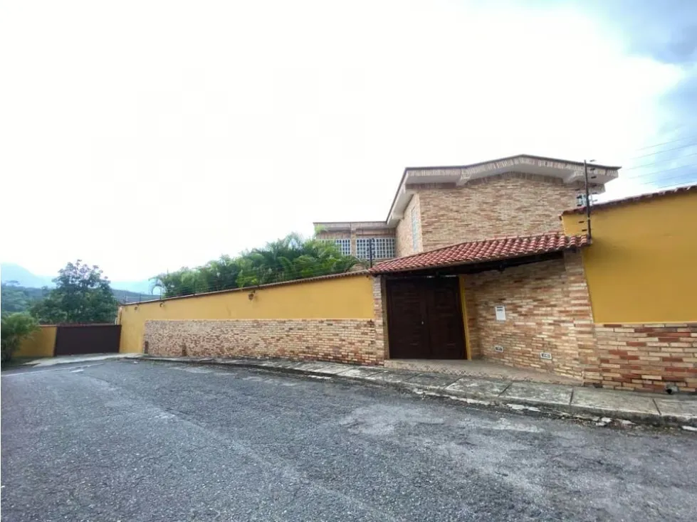 Vendo casa 594m2 La Lagunita 2509 - 2