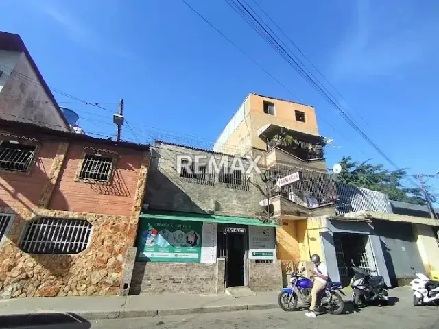 FONDO DE COMERCIO DE FARMACIA EN VENTA, OPERATIVO Y RENTABLE, EN CATIA, CARACAS