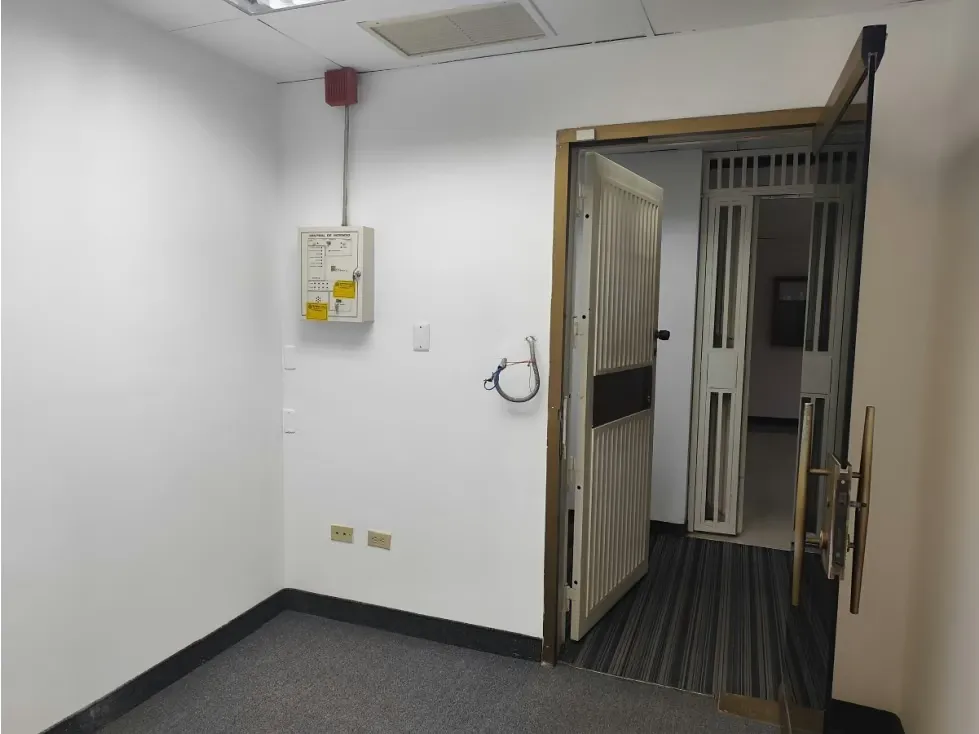 OFC 80MT2 ALQUILER CALLE CAPITOLIO AV. FCO DE MIRANDA - 16