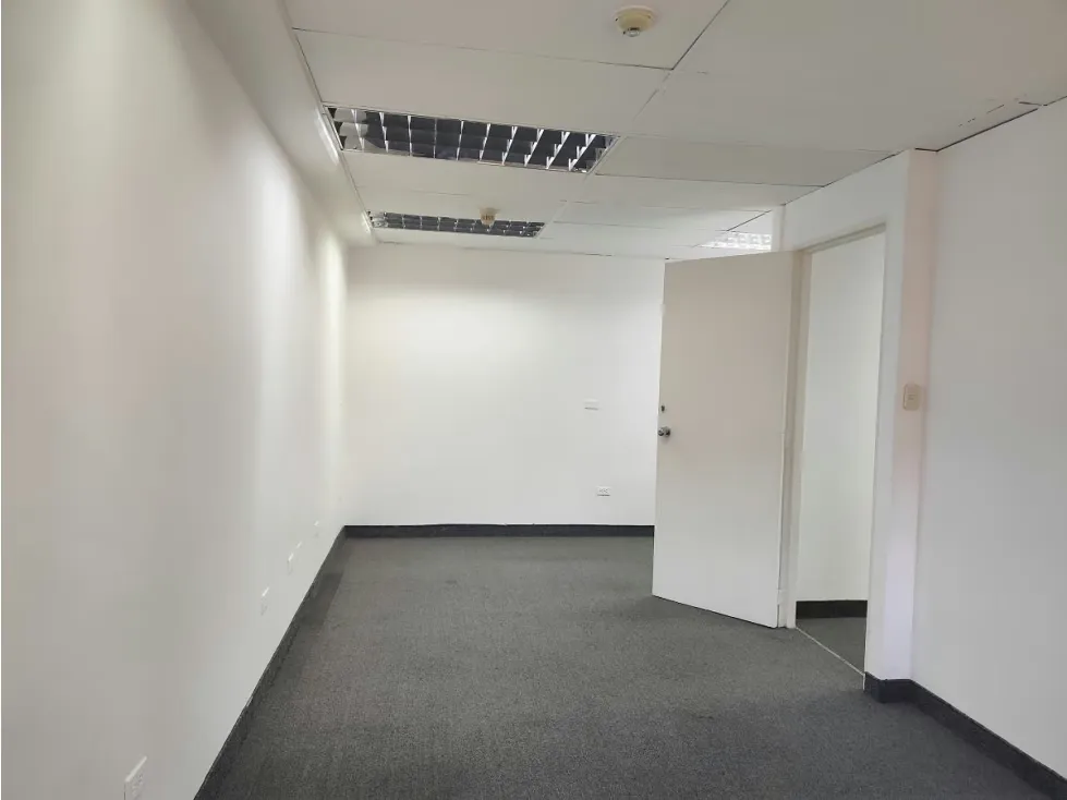 OFC 80MT2 ALQUILER CALLE CAPITOLIO AV. FCO DE MIRANDA - 10