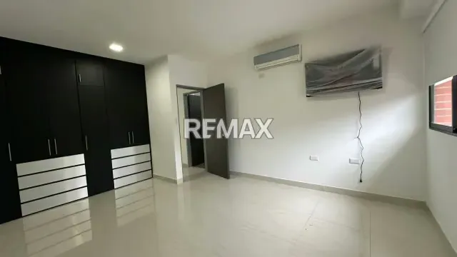 En ALQUILER PH DUPLEX en Residencias Paramillo Suites. Ubicado en piso 10 - 3