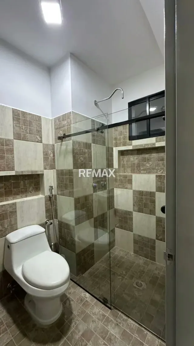 En ALQUILER PH DUPLEX en Residencias Paramillo Suites. Ubicado en piso 10 - 4