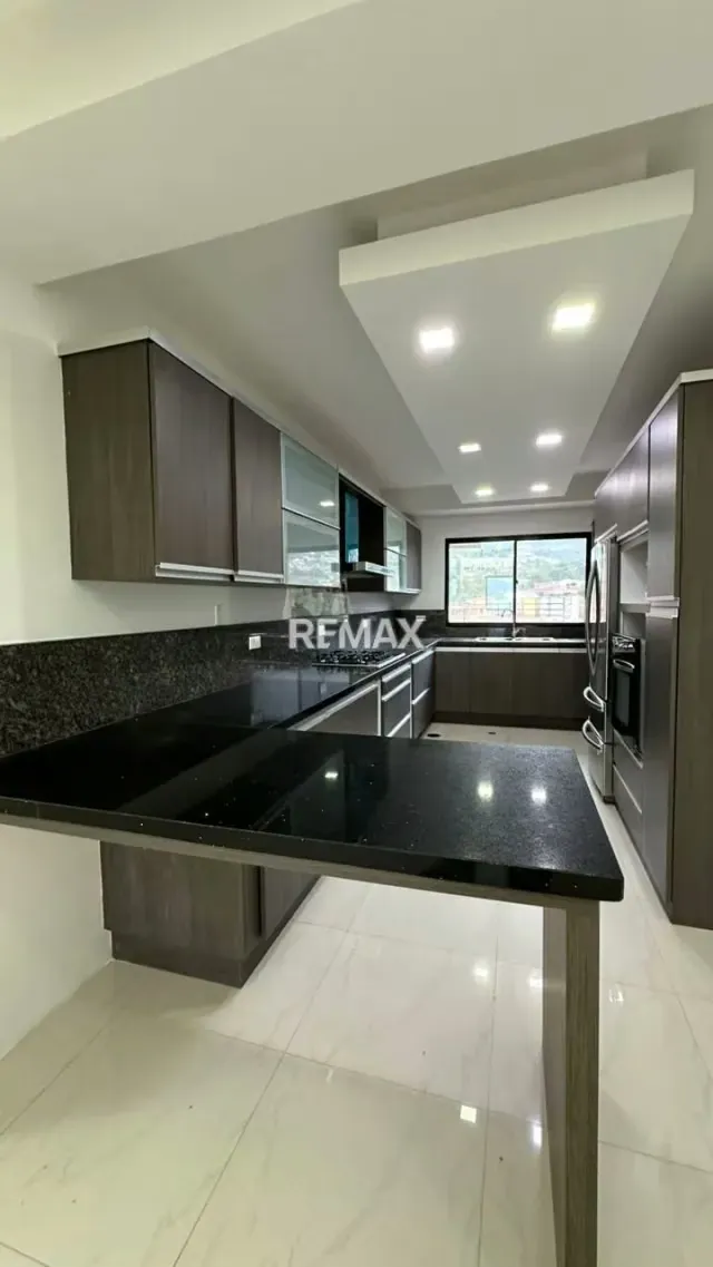 En ALQUILER PH DUPLEX en Residencias Paramillo Suites. Ubicado en piso 10 - 6