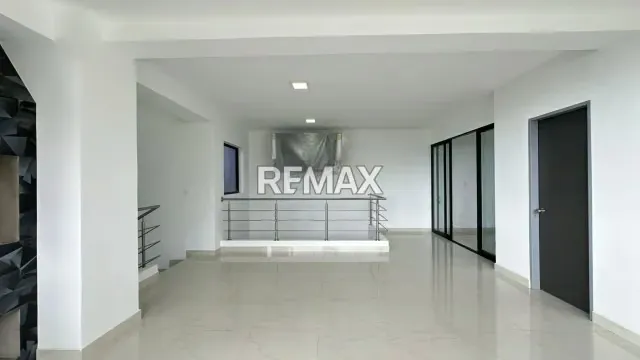 En ALQUILER PH DUPLEX en Residencias Paramillo Suites. Ubicado en piso 10 - 10