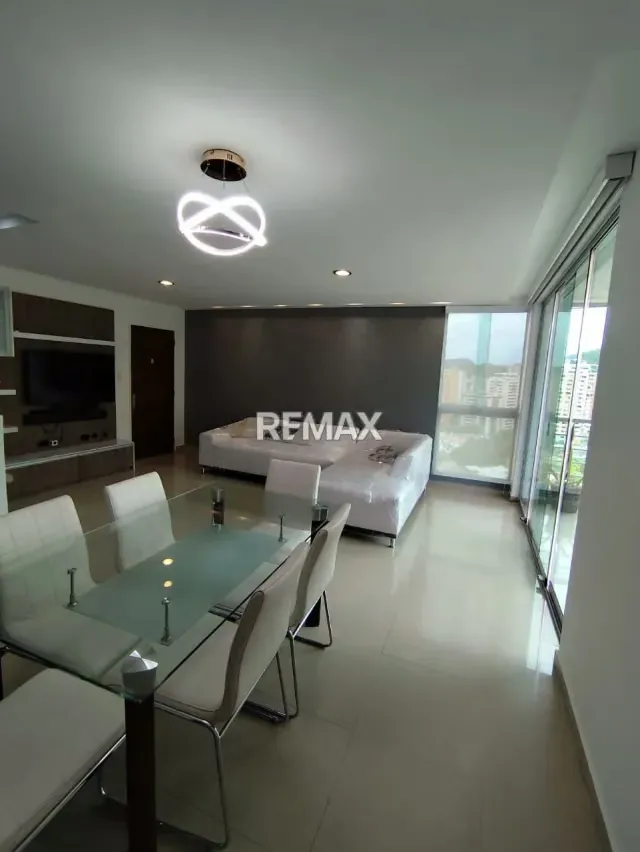Apartamento en Venta en Res. Alameda Suite totalmente Amoblado Urb. El Parral - 2