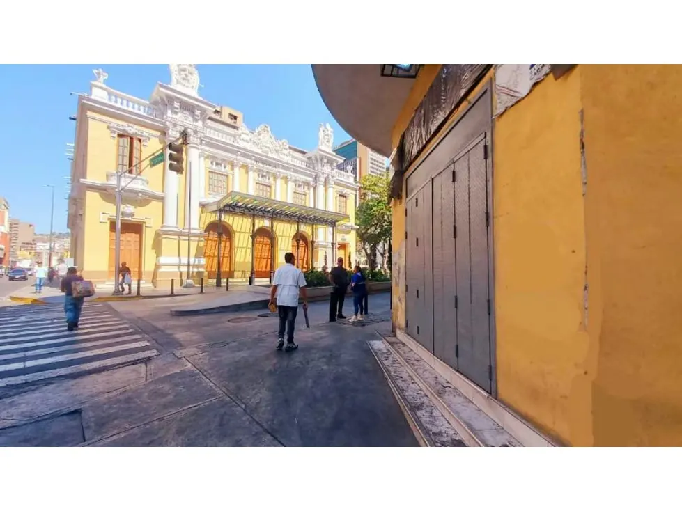 Se vende local comercial 200 m2 Av. Lecuna 5056