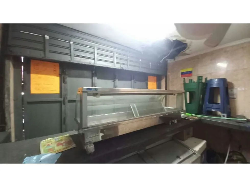 Se vende local comercial 200 m2 Av. Lecuna 5056 - 13