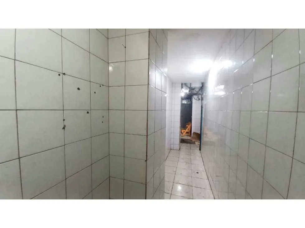Se vende local comercial 200 m2 Av. Lecuna 5056 - 9