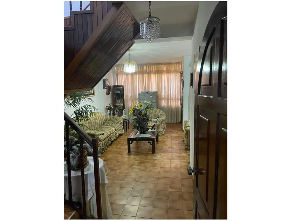 Vendo casa 157m2 Calle Anzoategui, Guatire 8012 - 6