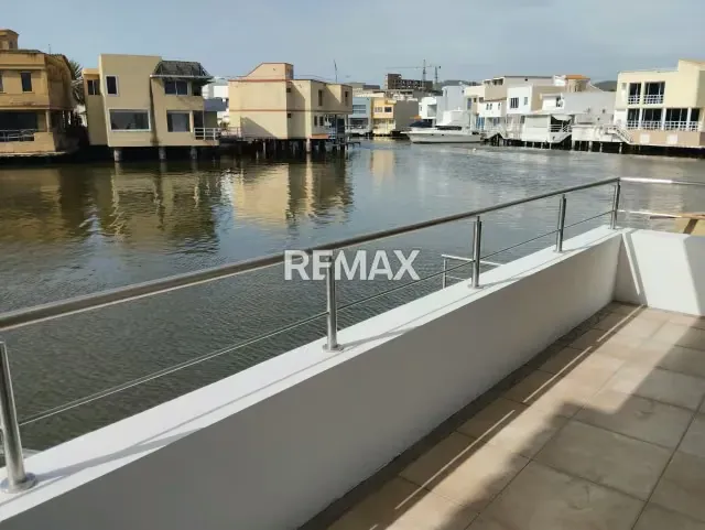SE ALQUILA CASA BOTE C EN LECHERIA VENEZUELA - 2