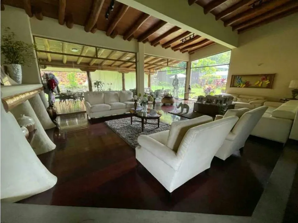 Vendo casa 900m2 Cerro Verde 8133 - 9
