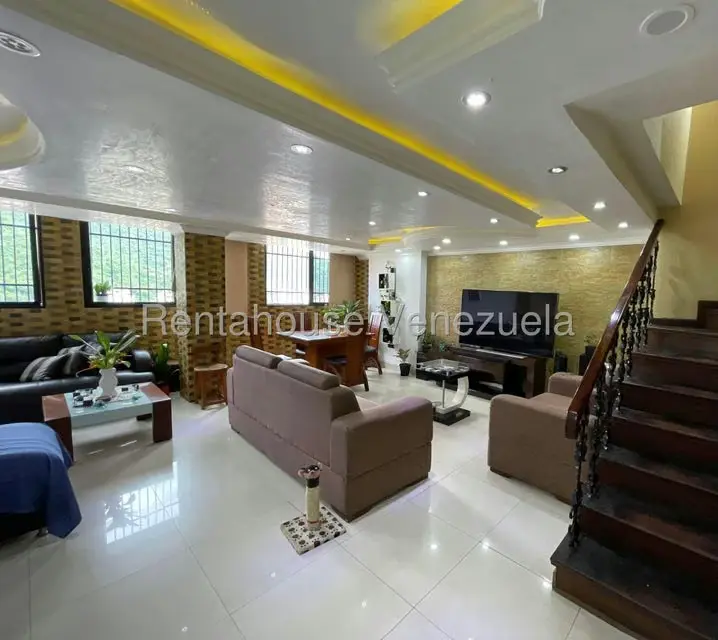 Apartamento (Duplex) en Venta en El Paraiso, Distrito Metropolitano - 2