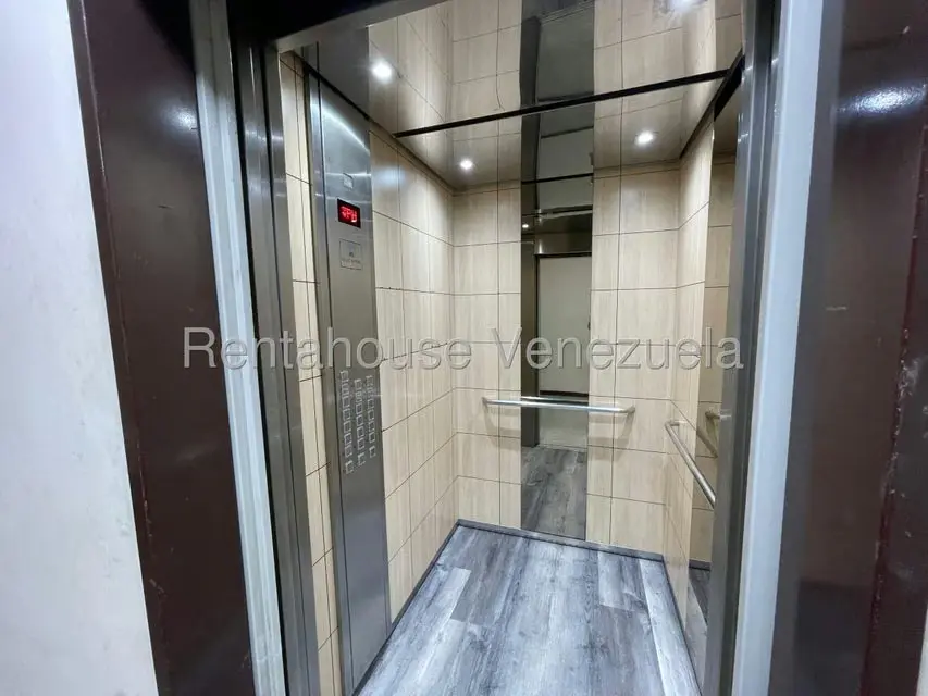 Apartamento (Duplex) en Venta en El Paraiso, Distrito Metropolitano - 46