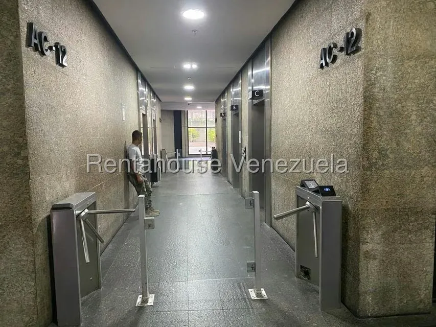 Oficina en Alquiler en Prados del Este, Distrito Metropolitano - 13