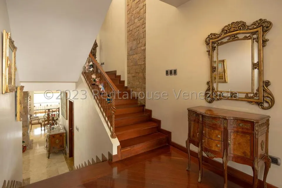 Casa (Multipes Niveles) en Venta en Colinas del Tamanaco, Distrito Metropolitano - 2