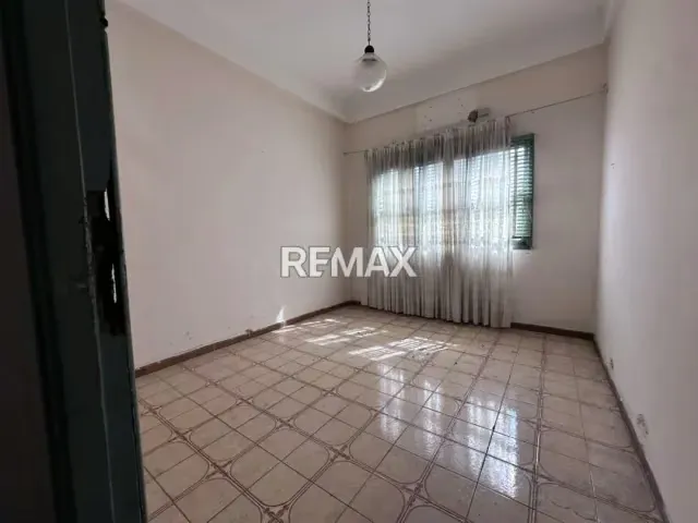 Venta de Edificio Local comercial y Apartamento - 12