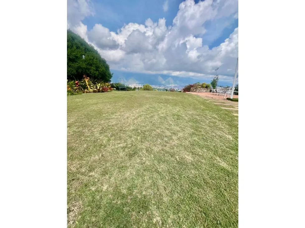 Se Vende quinta 780m2 Cerro Verde 1825