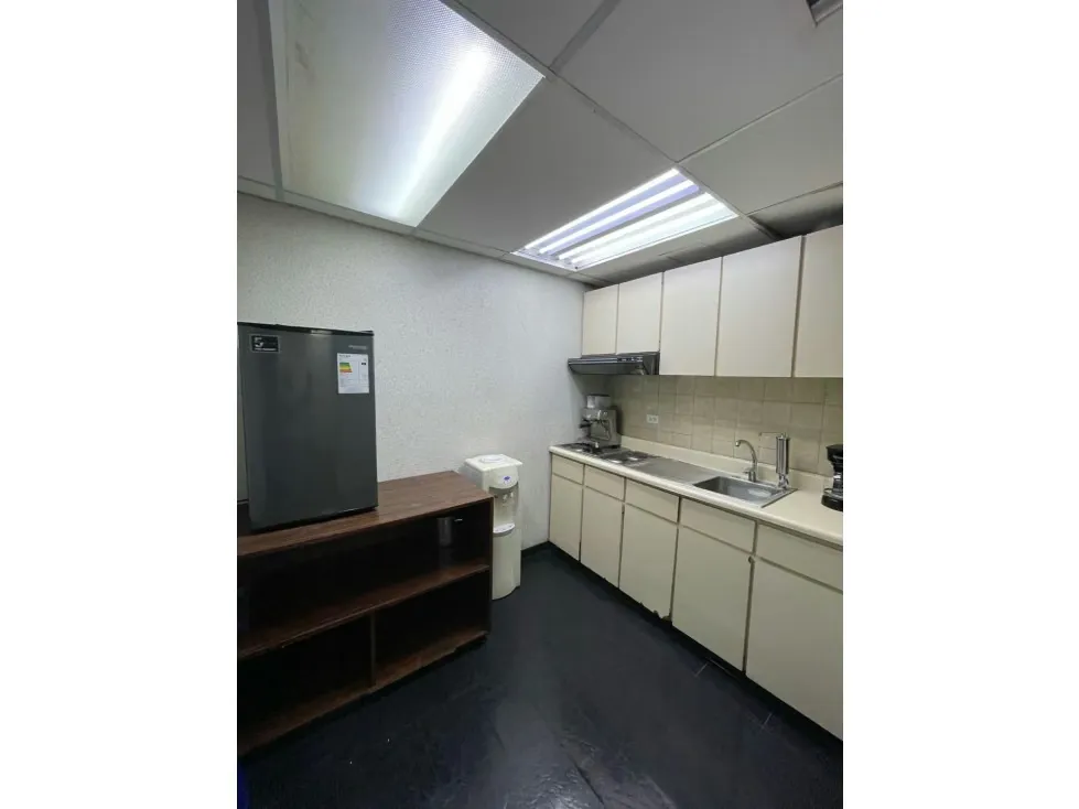 Se vende/alquila oficina 280m2 El Rosal 6704 - 13