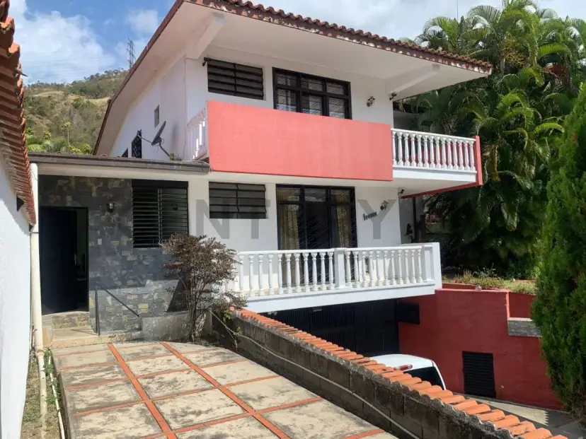 EL Marques Casa- Quinta en Venta YC30