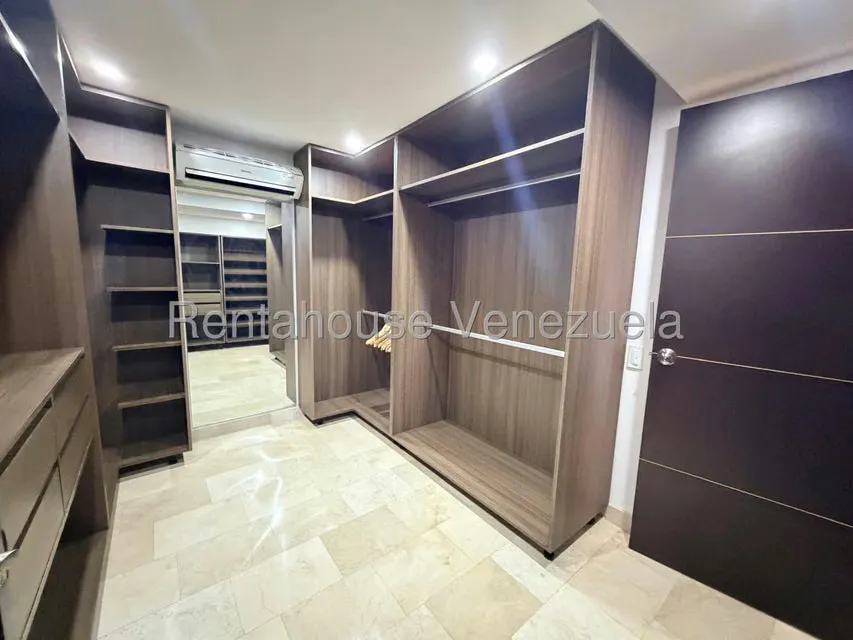 Casa (Duplex) en Venta en Cumbres de Curumo, Distrito Metropolitano - 11