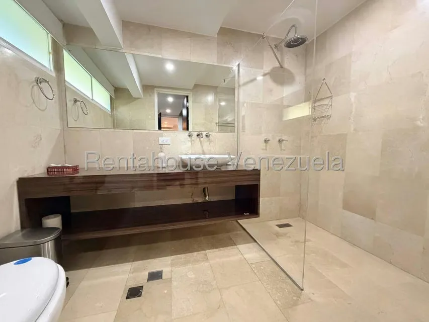 Casa (Duplex) en Venta en Cumbres de Curumo, Distrito Metropolitano - 12