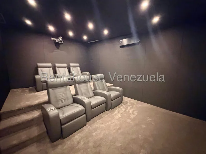 Casa (Duplex) en Venta en Cumbres de Curumo, Distrito Metropolitano - 17