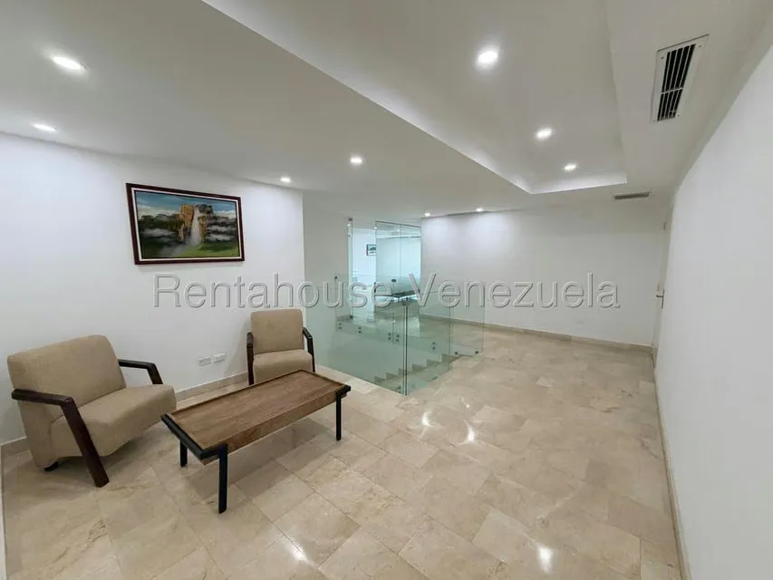 Casa (Duplex) en Venta en Cumbres de Curumo, Distrito Metropolitano - 2