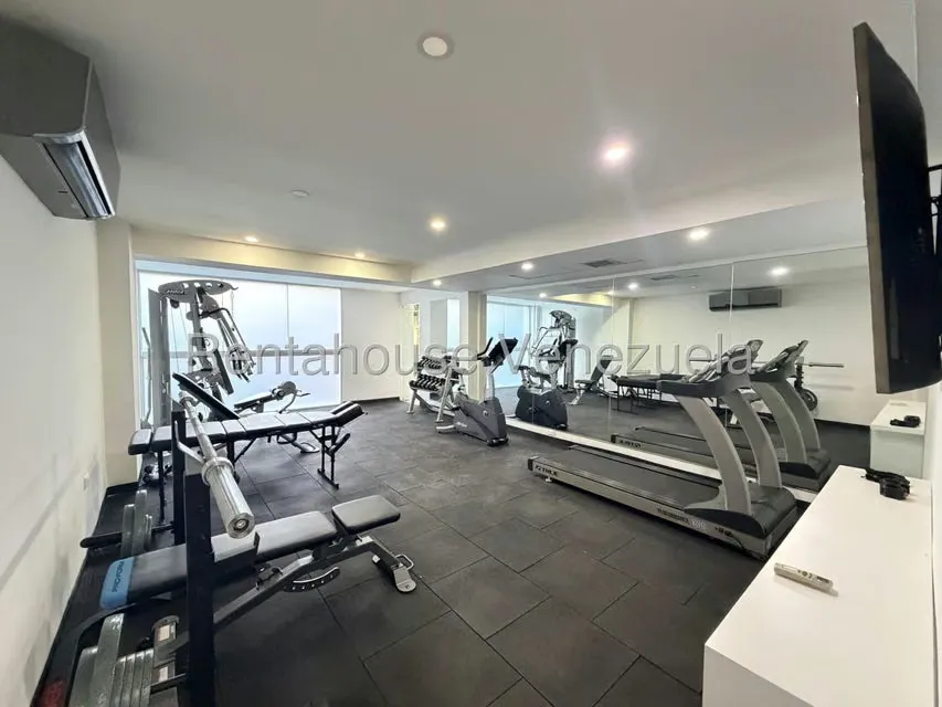 Casa (Duplex) en Venta en Cumbres de Curumo, Distrito Metropolitano - 25