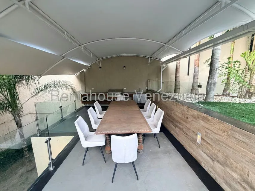 Casa (Duplex) en Venta en Cumbres de Curumo, Distrito Metropolitano - 28