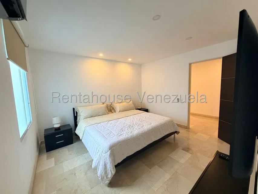 Casa (Duplex) en Venta en Cumbres de Curumo, Distrito Metropolitano - 30