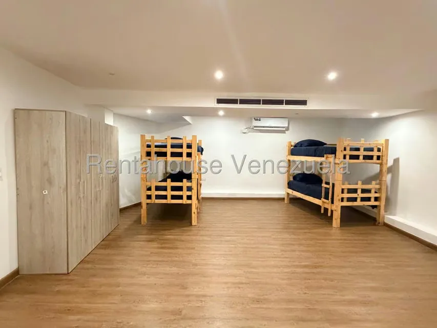 Casa (Duplex) en Venta en Cumbres de Curumo, Distrito Metropolitano - 32