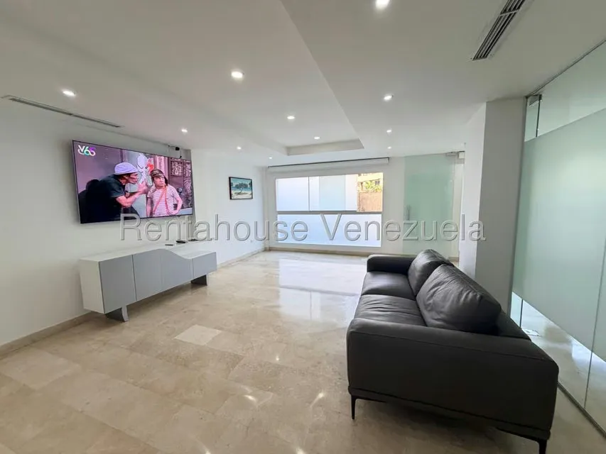 Casa (Duplex) en Venta en Cumbres de Curumo, Distrito Metropolitano - 4