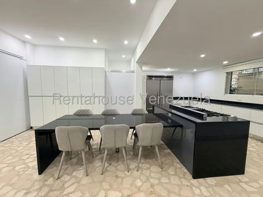 Casa (Duplex) en Venta en Cumbres de Curumo, Distrito Metropolitano - 7