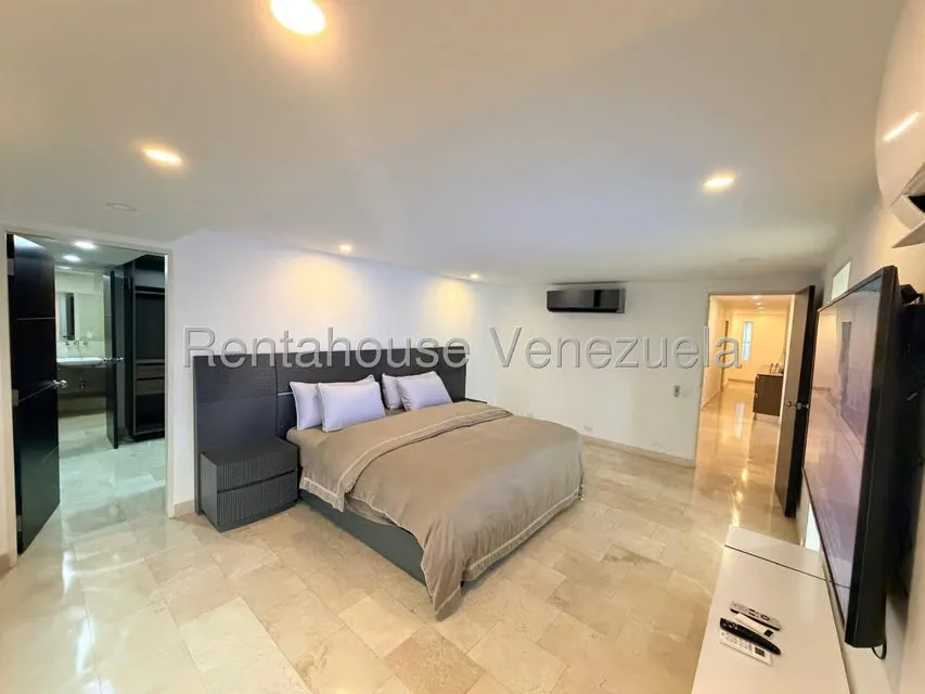 Casa (Duplex) en Venta en Cumbres de Curumo, Distrito Metropolitano - 9