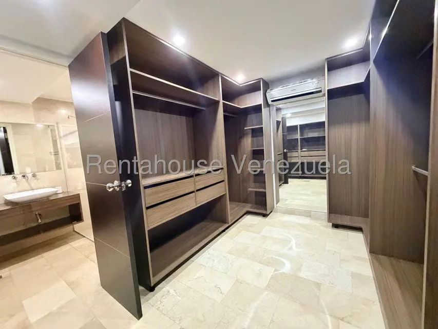 Casa (Duplex) en Venta en Cumbres de Curumo, Distrito Metropolitano - 10