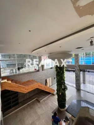 VENTA DE EDIFICIO COMERCIAL DE LUJO A PIE DE CALLE – ¡MÚLTIPLES POSIBILIDADES DE NEGOCIO - 2