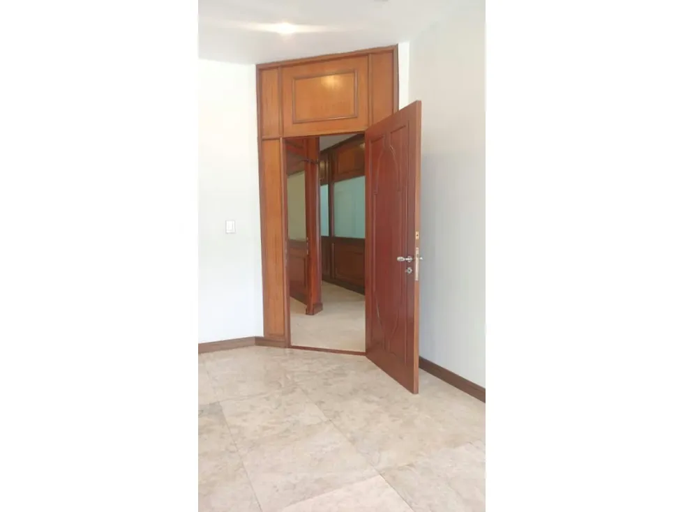 Se alquila oficina 150m2 C.C San Ingnacio 9513