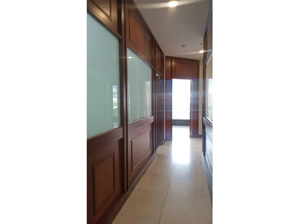 Se alquila oficina 150m2 C.C San Ingnacio 9513 - 4