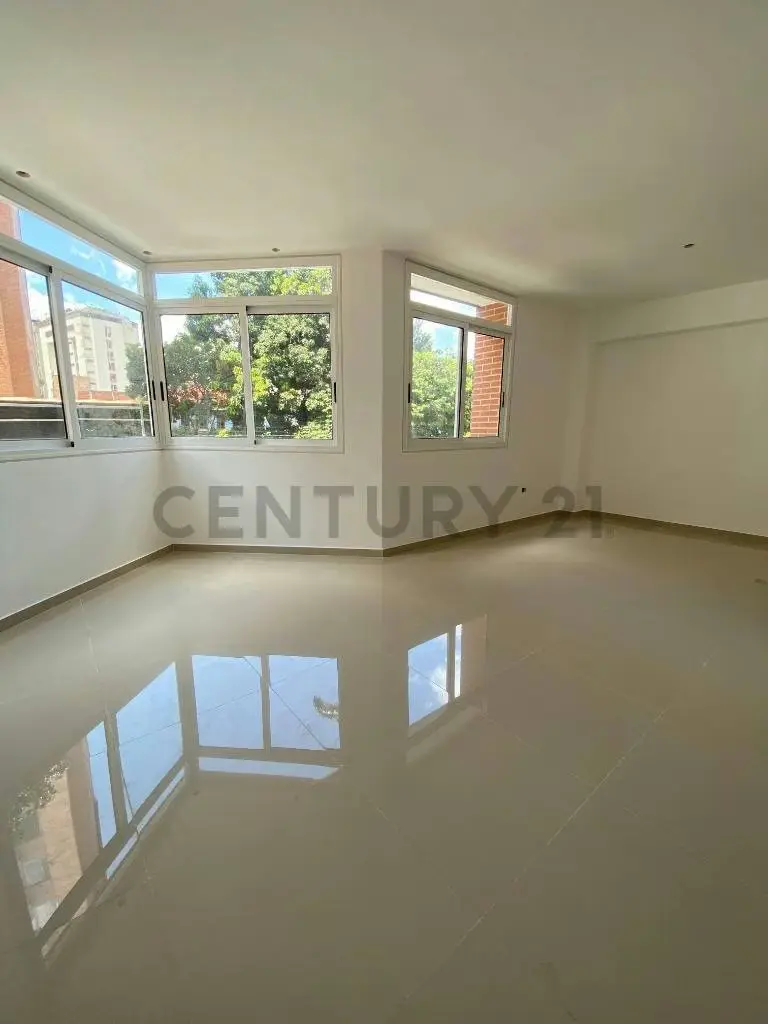 Hermosos Apartamentos a estrenar Urb, El Paraiso - 2