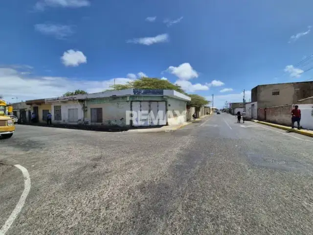 En Venta Locales Comerciales Calle Peninsular