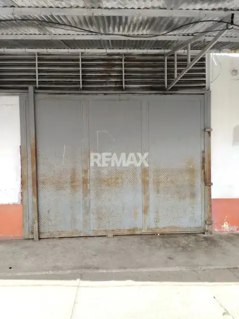 Se ofrece local en alquiler de 330m2 ubicado en el mercado de los bloques en Maturín