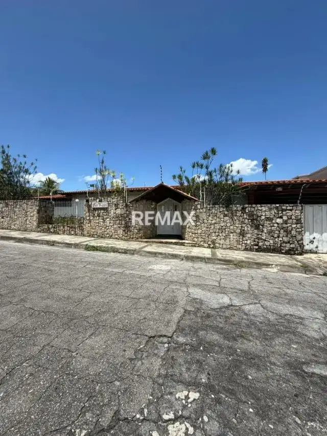EN VENTA ESTUPENDA CASA, UBICADA EN EL CASTAÑO, MARACAY