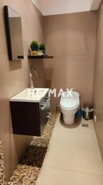 VENDE 3 CASAS EN UNA MISMA PROPIEDAD CASA 1 SECTOR LA LAGO - 2