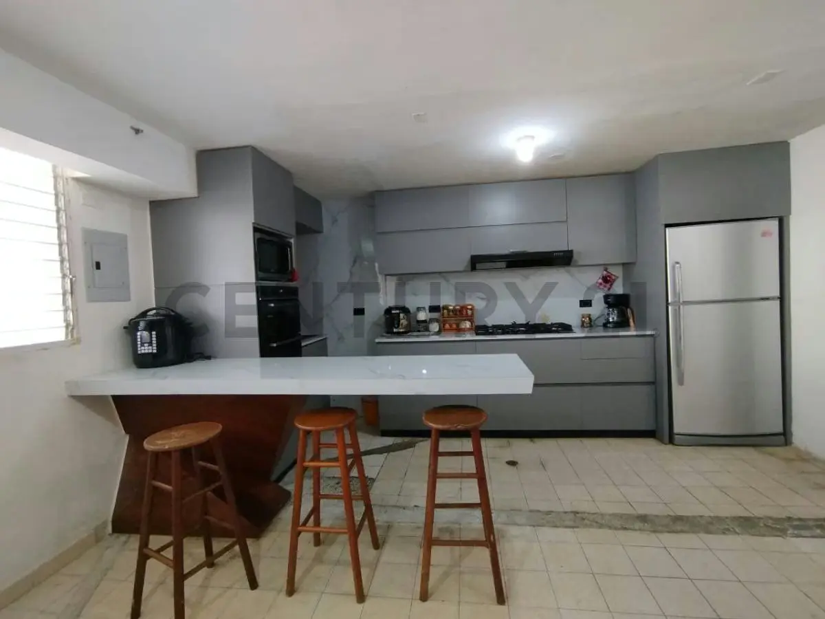 Casa en venta en Las Rosas. Urb. Puerta El Bosque