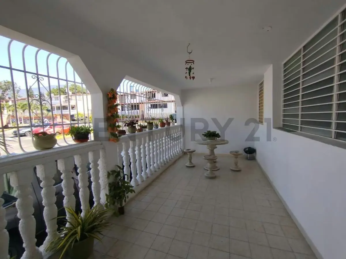 Casa en venta en Las Rosas. Urb. Puerta El Bosque - 17